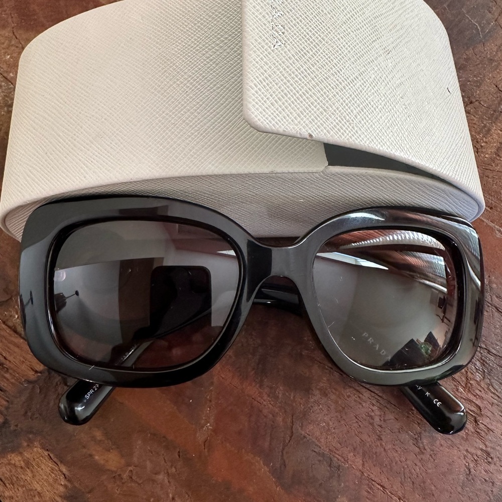 Burberry aviator sunglasses. Slightly used - Picture 5 of 6